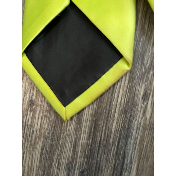 Wembley Lime Green FUN Mens Neck Tie spooky Halloween season - Picture 4 of 5